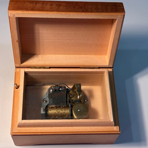 Edgar Degas Ballet REUGE Music Box Playing Tchaikovsky's "Waltz of the Flowers" - Picture 5 of 15